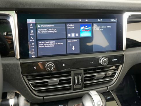 Certified 2023 Porsche Macan Turbo AWD/4WD image 29