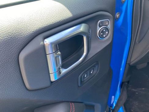 New 2025 Jeep Gladiator Rubicon image 13