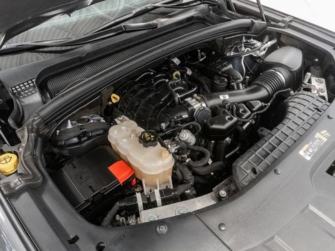 Used 2024 Jeep Grand Cherokee Altitude AWD/4WD image 4