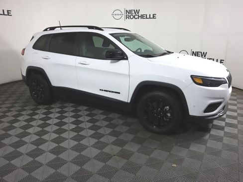 Used 2023 Jeep Cherokee Altitude Lux image 4