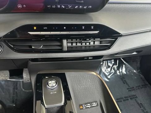 Used 2025 Buick Enclave Avenir w/ Super Cruise Package AWD/4WD image 25