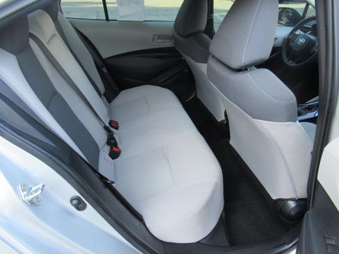 Used 2022 Toyota Corolla LE FWD image 29