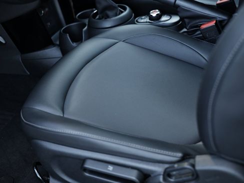 Used 2019 MINI Cooper 2-Door Hardtop w/ Storage Package image 21