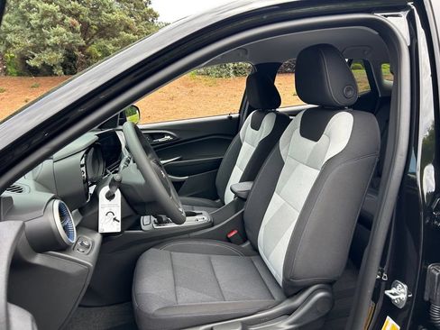 New 2026 Chevrolet Trax LS w/ LS Convenience Package FWD image 29