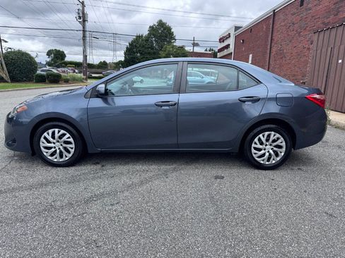 Used 2018 Toyota Corolla LE FWD image 4