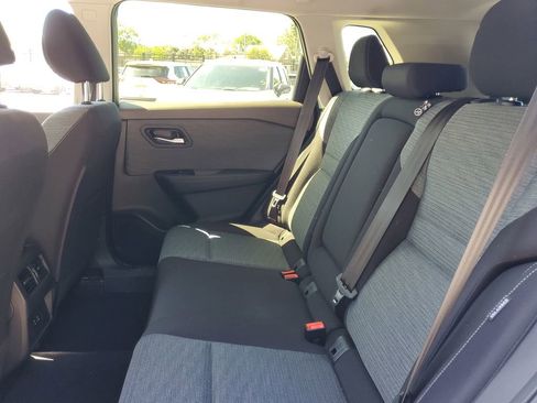 Used 2023 Nissan Rogue SV AWD/4WD image 9