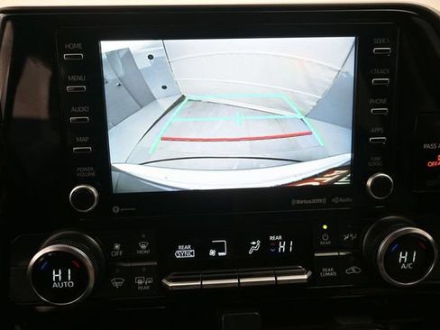 Used 2022 Toyota Highlander LE AWD/4WD image 27