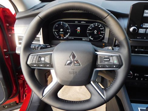 New 2025 Mitsubishi Outlander SE image 20