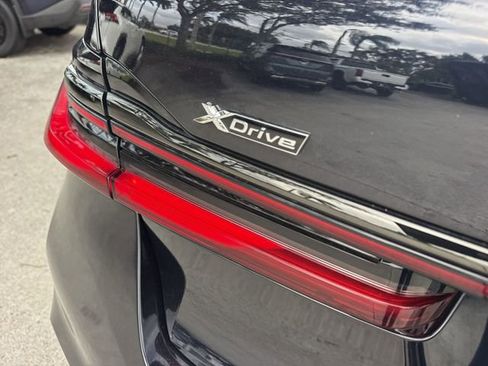 Used 2020 BMW 750i xDrive AWD/4WD image 25
