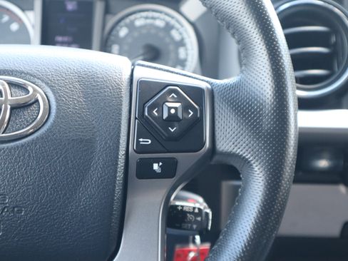 Used 2017 Toyota Tacoma SR5 w/ Tow Package RWD image 16