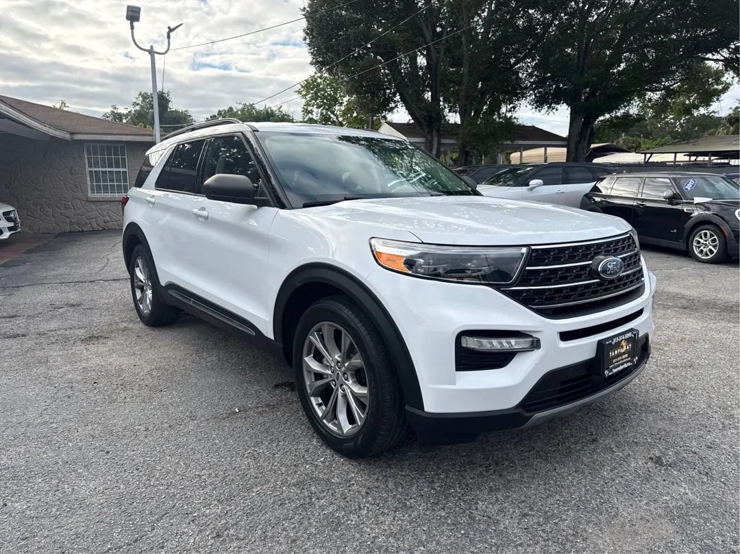 Used 2021 Ford Explorer XLT w/ Equipment Group 202A RWD image 3