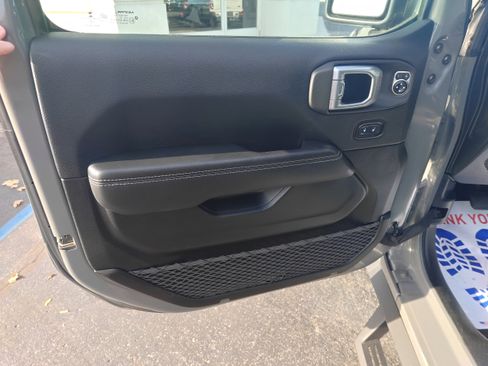 Used 2021 Jeep Wrangler Unlimited Sahara image 11