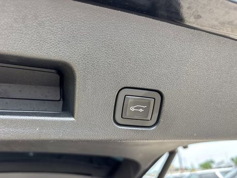 Used 2024 Chevrolet Traverse LT w/ Enhanced Driving Package FWD image 8