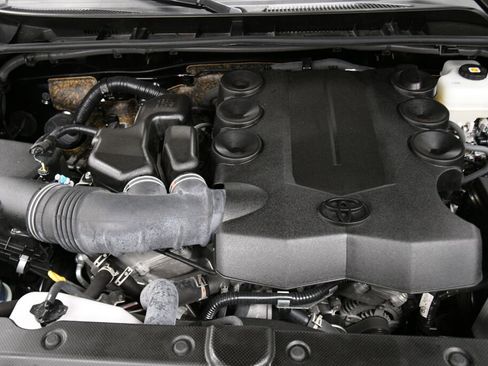 Certified 2024 Toyota 4Runner SR5 Premium image 32