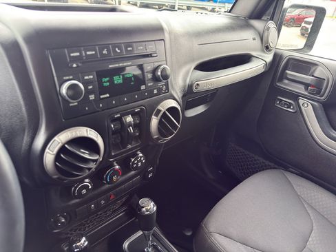 Used 2015 Jeep Wrangler Unlimited Sport w/ Quick Order Package 24S AWD/4WD image 19