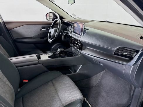 Certified 2022 Nissan Rogue SV image 26