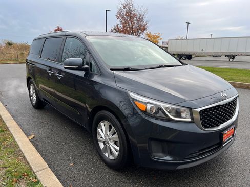 Used 2016 Kia Sedona LX w/ LX Convenience Package image 7