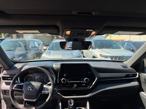 Used 2024 Toyota Highlander XSE FWD image 36
