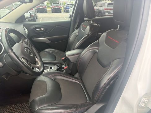 Used 2018 Jeep Cherokee Trailhawk w/ Comfort/Convenience Group AWD/4WD image 10