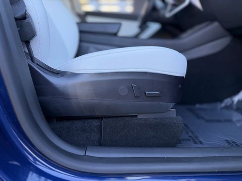 Used 2022 Tesla Model Y Long Range image 34