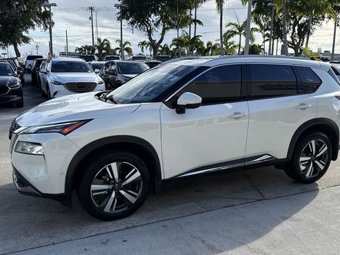 Used 2023 Nissan Rogue SL w/ SL Premium Package image 11