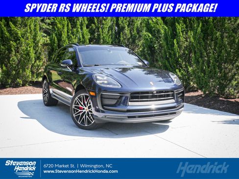 Used 2022 Porsche Macan AWD/4WD image 1