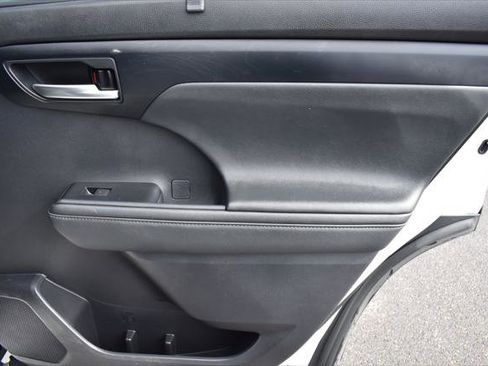 Certified 2021 Toyota Highlander XLE image 22