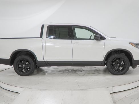 New 2026 Honda Ridgeline Black Edition image 9