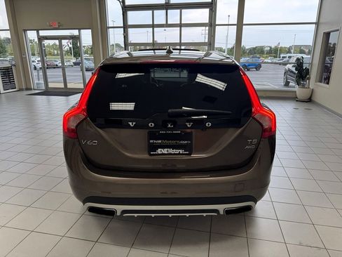 Used 2018 Volvo V60 T5 Cross Country w/ Convenience Package image 60