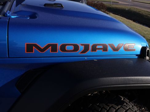 Used 2024 Jeep Gladiator Mojave w/ Technology Group image 7