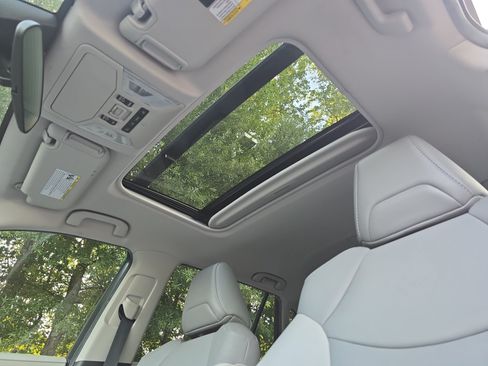 Used 2022 Toyota RAV4 XLE Premium FWD image 29