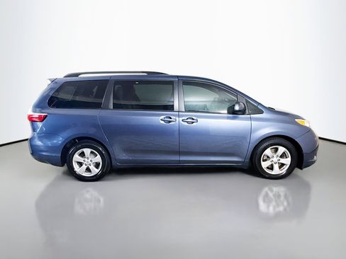 Used 2017 Toyota Sienna LE FWD image 11