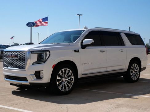 Used 2023 GMC Yukon XL Denali w/ Denali Reserve Package AWD/4WD image 7
