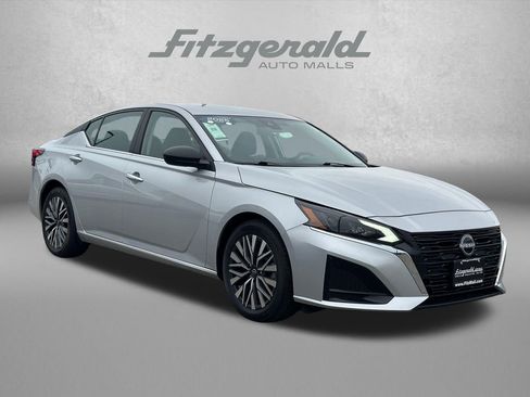 Used 2025 Nissan Altima 2.5 SV FWD image 1