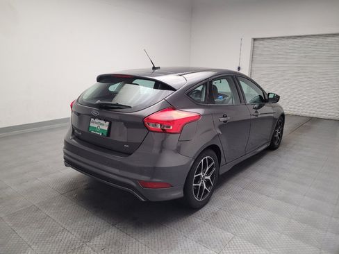 Used 2016 Ford Focus SE w/ SE Sport Package FWD image 9