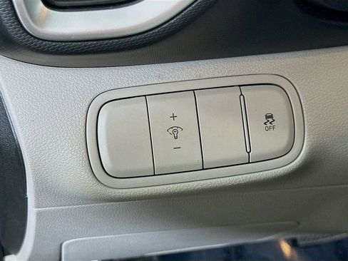 Used 2025 Hyundai Venue SEL FWD image 21