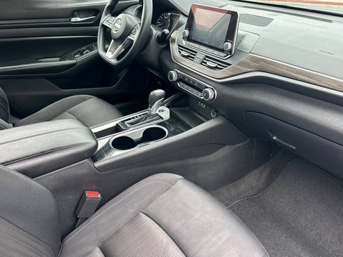 Used 2024 Nissan Altima 2.5 SV FWD image 15