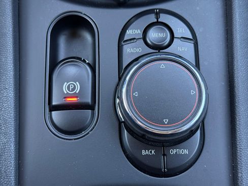 Used 2016 MINI Cooper Clubman image 23