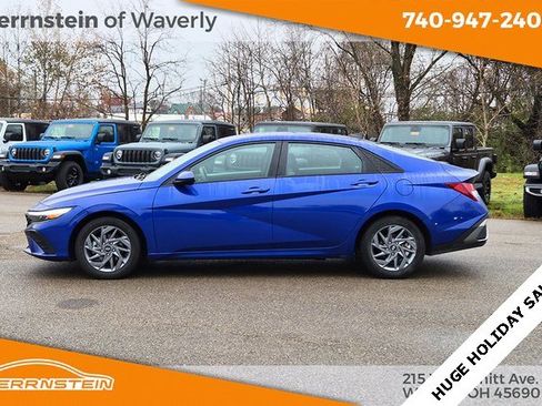 Used 2024 Hyundai Elantra SEL image 4