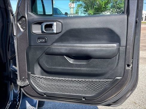 Used 2019 Jeep Wrangler Unlimited Sahara AWD/4WD image 29