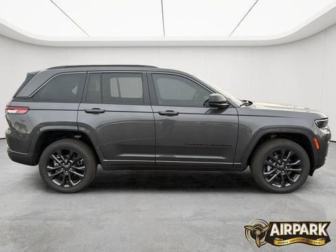 New 2026 Jeep Grand Cherokee Limited image 3