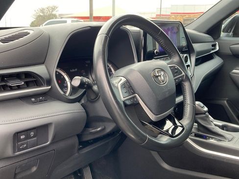 Used 2023 Toyota Highlander XSE image 9