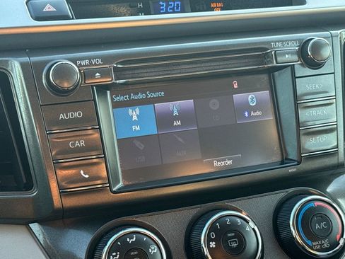 Used 2015 Toyota RAV4 LE image 21