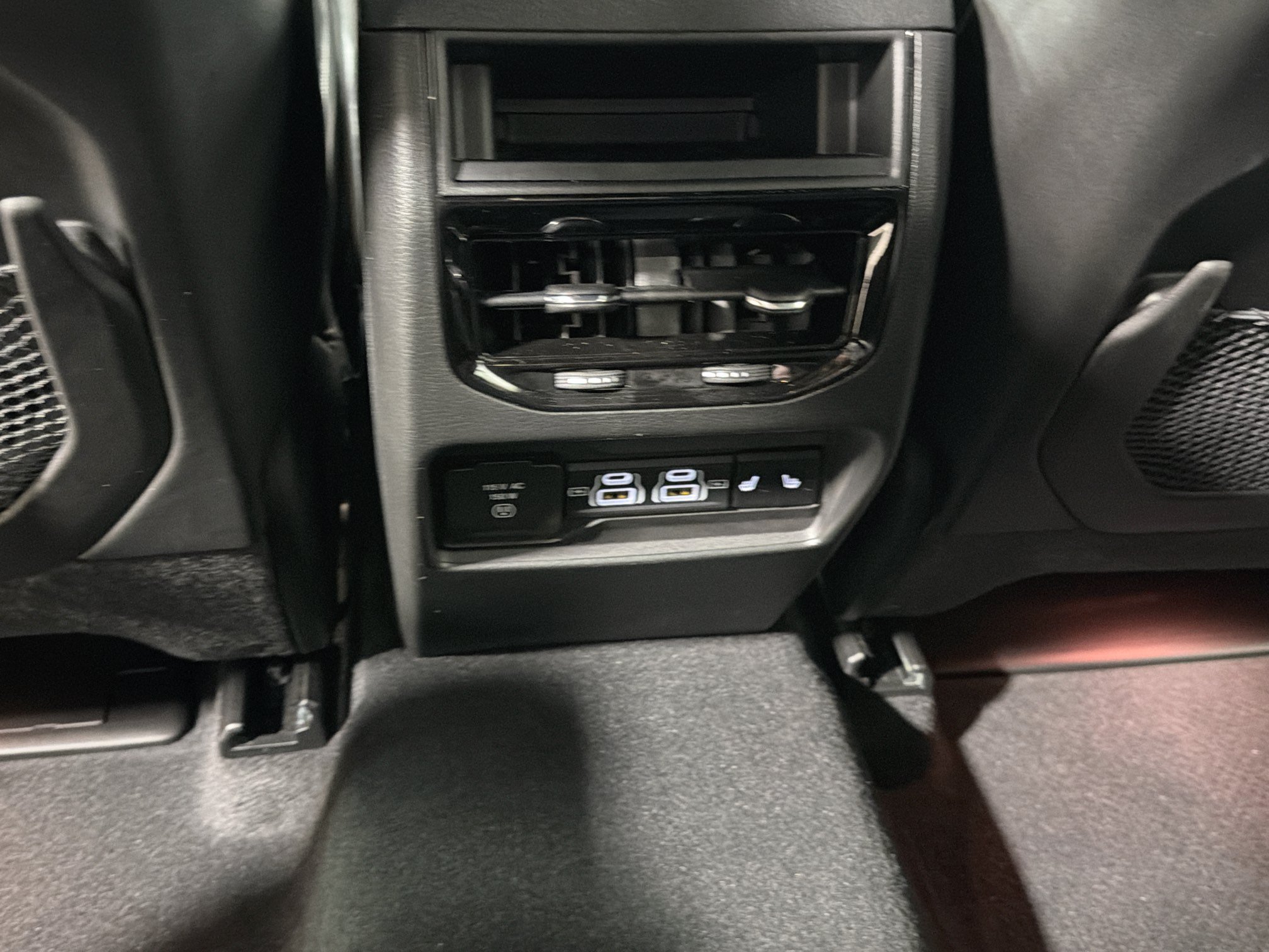 Used 2025 Jeep Grand Cherokee Overland w/ Luxury Tech Group IV AWD/4WD image 20