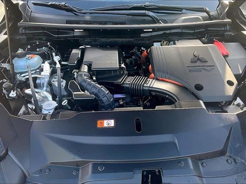 New 2025 Mitsubishi Outlander SE image 11