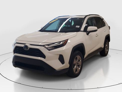 Used 2023 Toyota RAV4 XLE w/ Convenience Package image 3