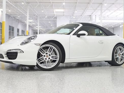 Used 2014 Porsche 911 Carrera RWD image 2