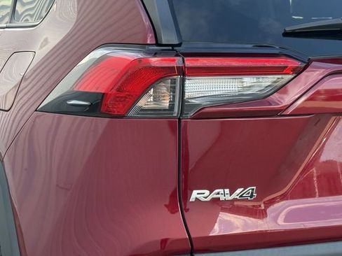 Used 2023 Toyota RAV4 XLE Premium image 6
