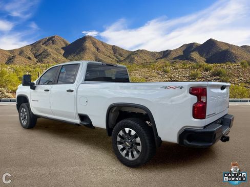 Used 2022 Chevrolet Silverado 2500 Custom AWD/4WD image 3