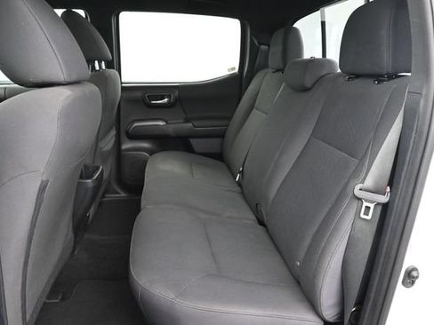 Used 2018 Toyota Tacoma TRD Off-Road AWD/4WD image 27